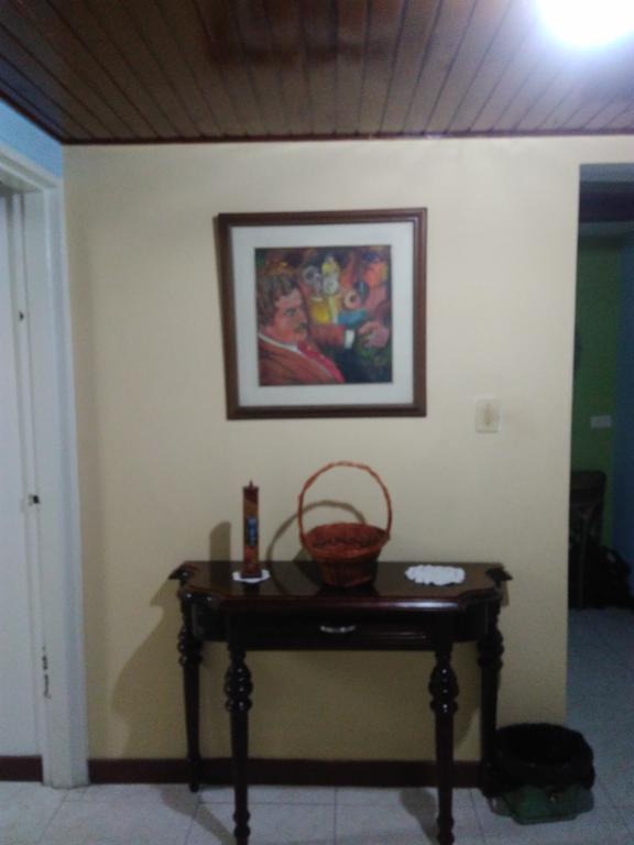 Como En Casa! Restaurante Y Hostal ボゴタ エクステリア 写真