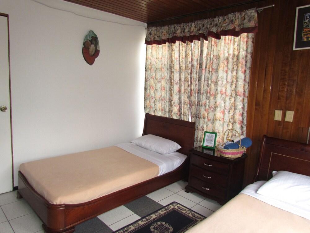 Como En Casa! Restaurante Y Hostal ボゴタ エクステリア 写真