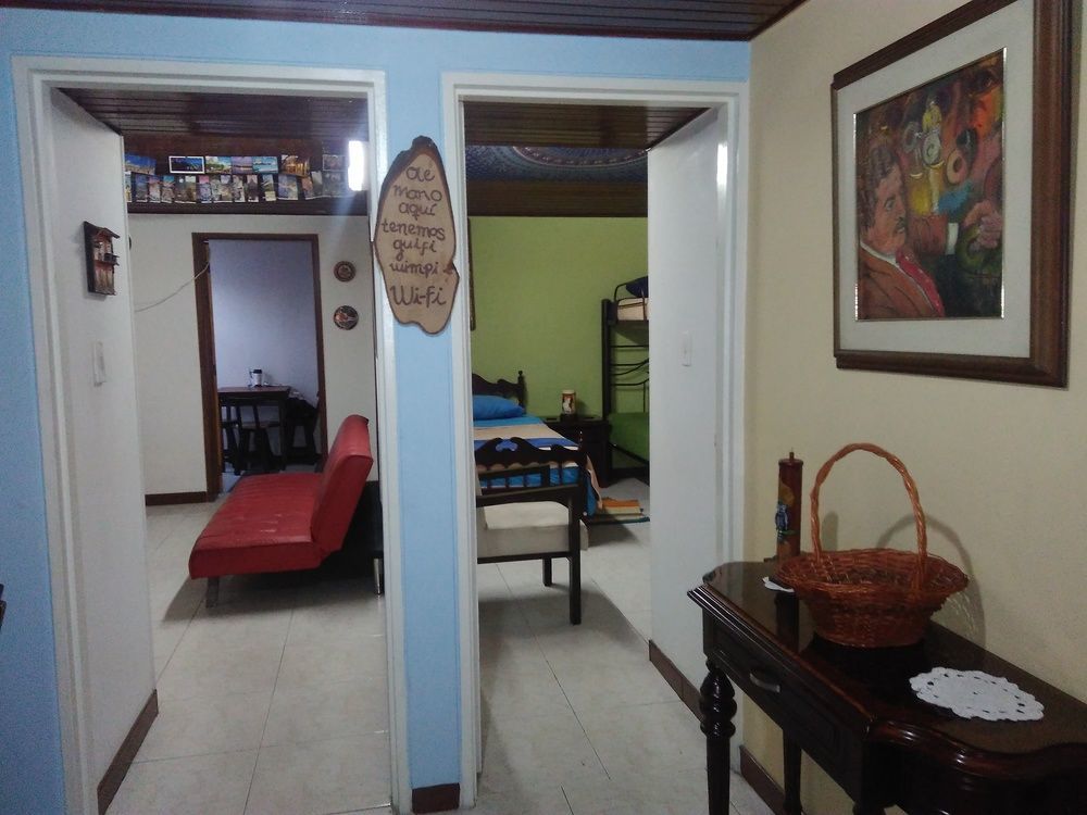 Como En Casa! Restaurante Y Hostal ボゴタ エクステリア 写真
