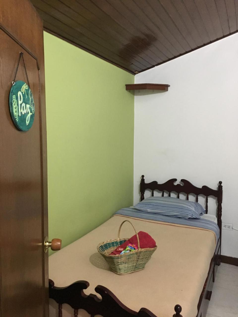 Como En Casa! Restaurante Y Hostal ボゴタ エクステリア 写真