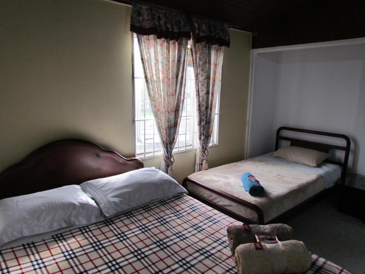 Como En Casa! Restaurante Y Hostal ボゴタ エクステリア 写真