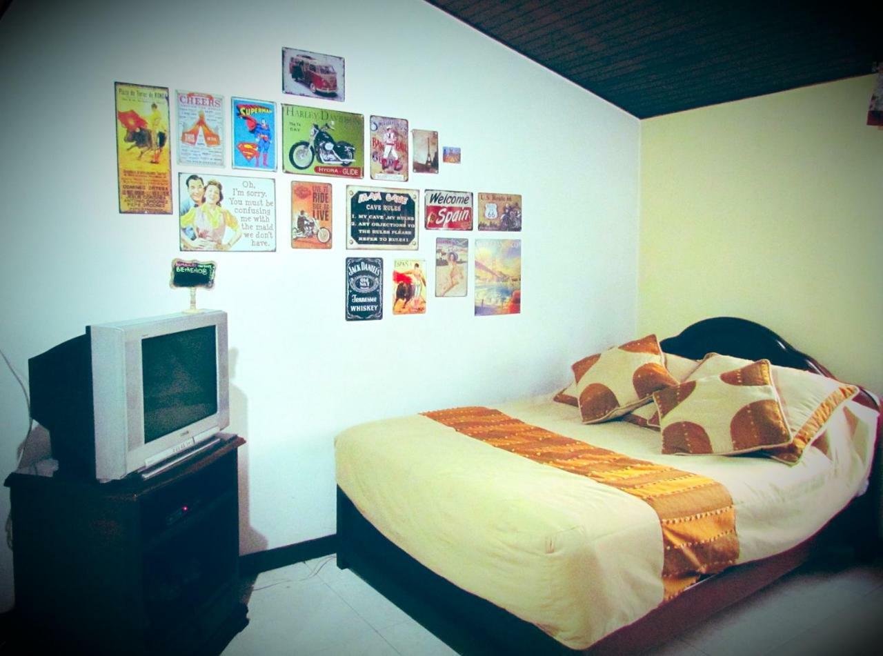Como En Casa! Restaurante Y Hostal ボゴタ エクステリア 写真