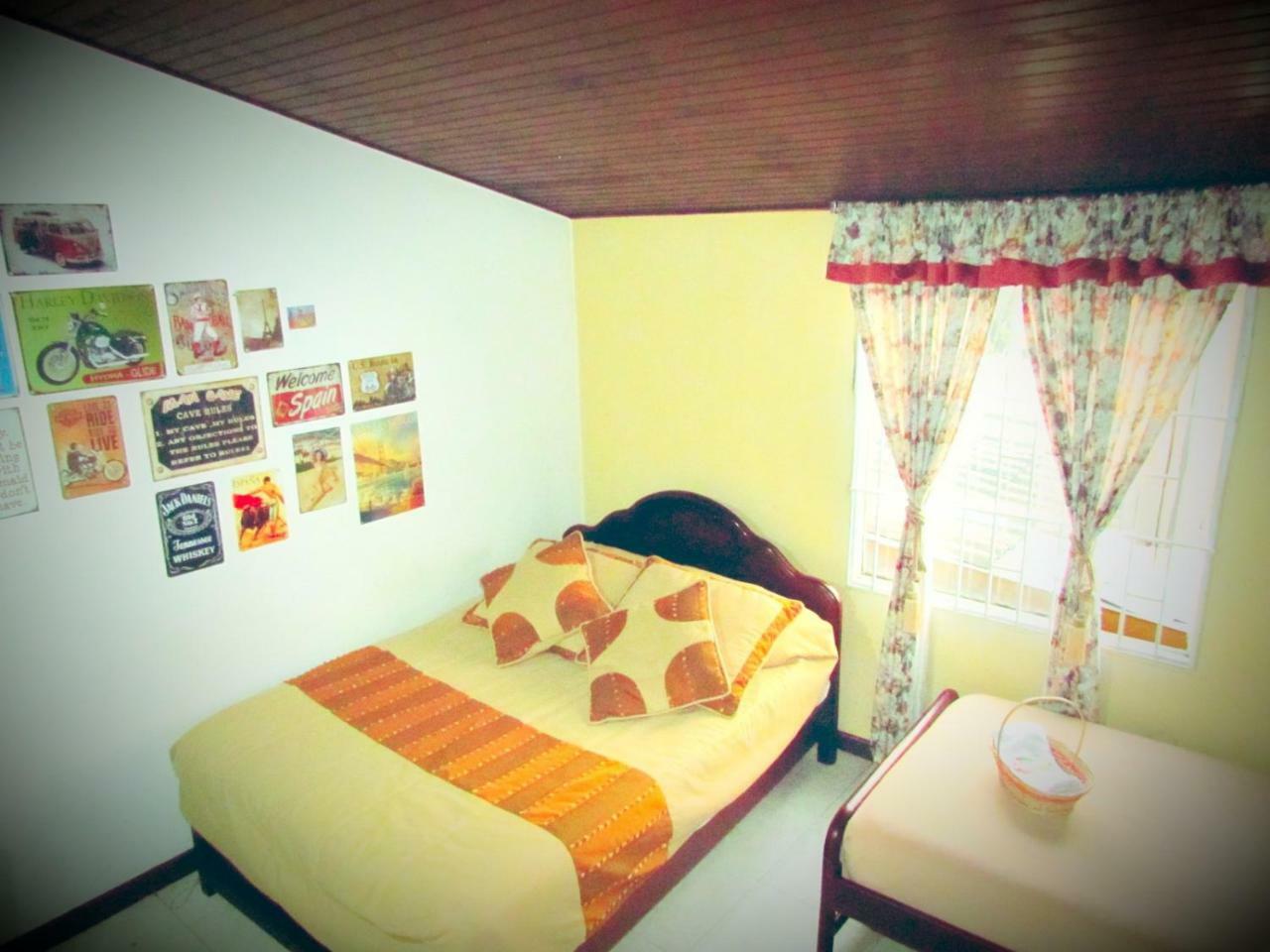 Como En Casa! Restaurante Y Hostal ボゴタ エクステリア 写真